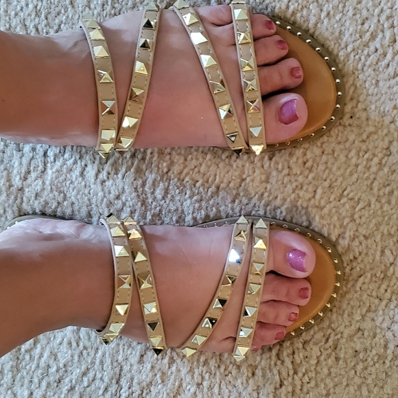 Sandal - Picture 2 of 3